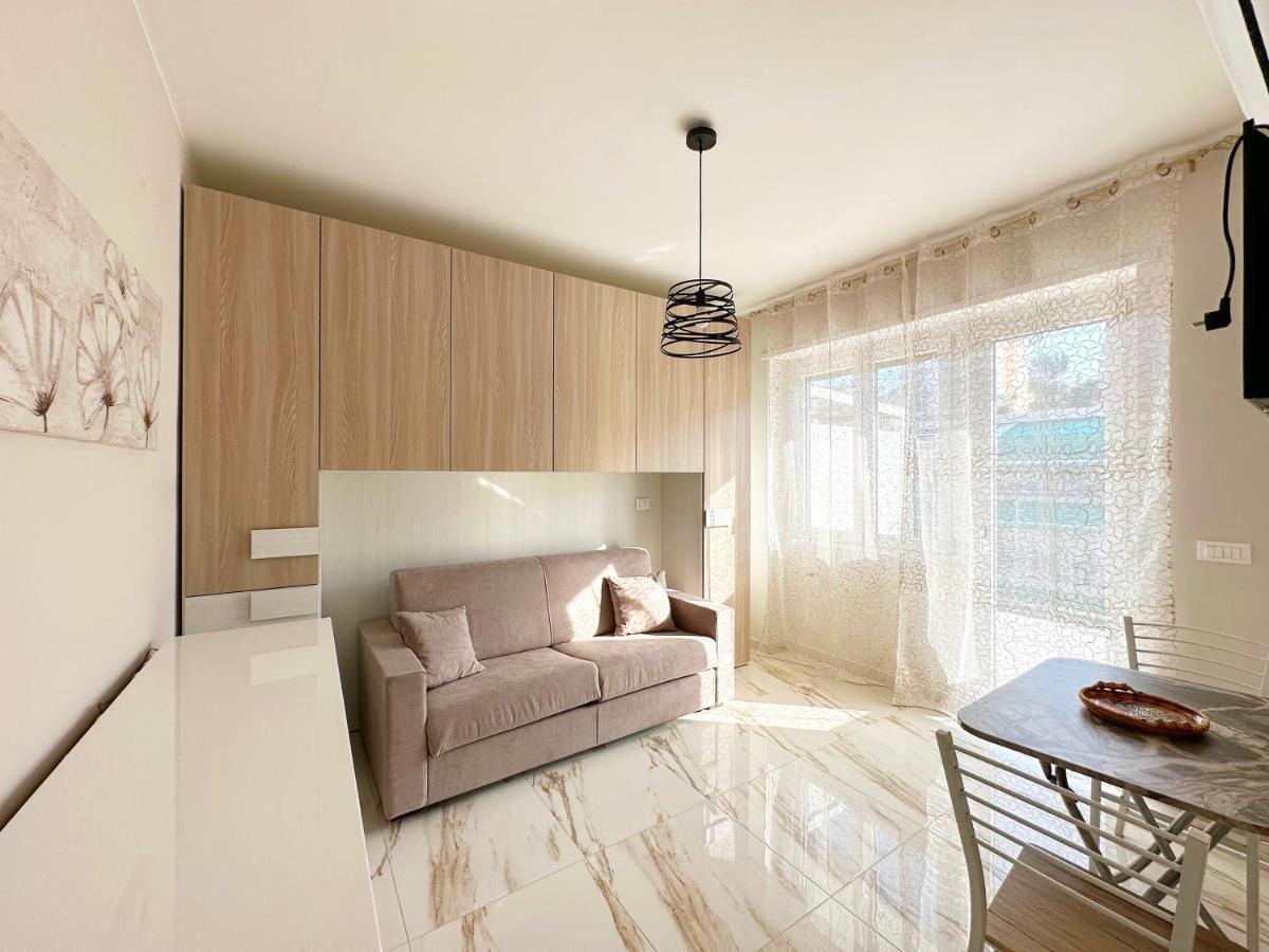 Wh - Un Posto Al Sole - Attico Monolocale Con Parcheggio Gratuito - 5 Minuti Dal Centro - Wifi Sanremo Exterior foto