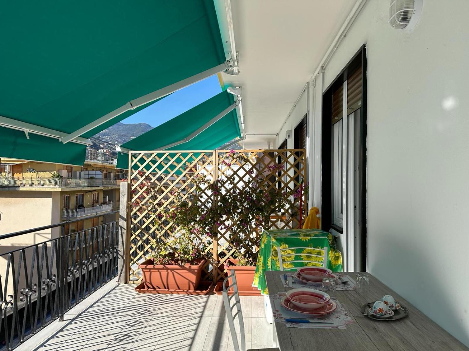Wh - Un Posto Al Sole - Attico Monolocale Con Parcheggio Gratuito - 5 Minuti Dal Centro - Wifi Sanremo Exterior foto
