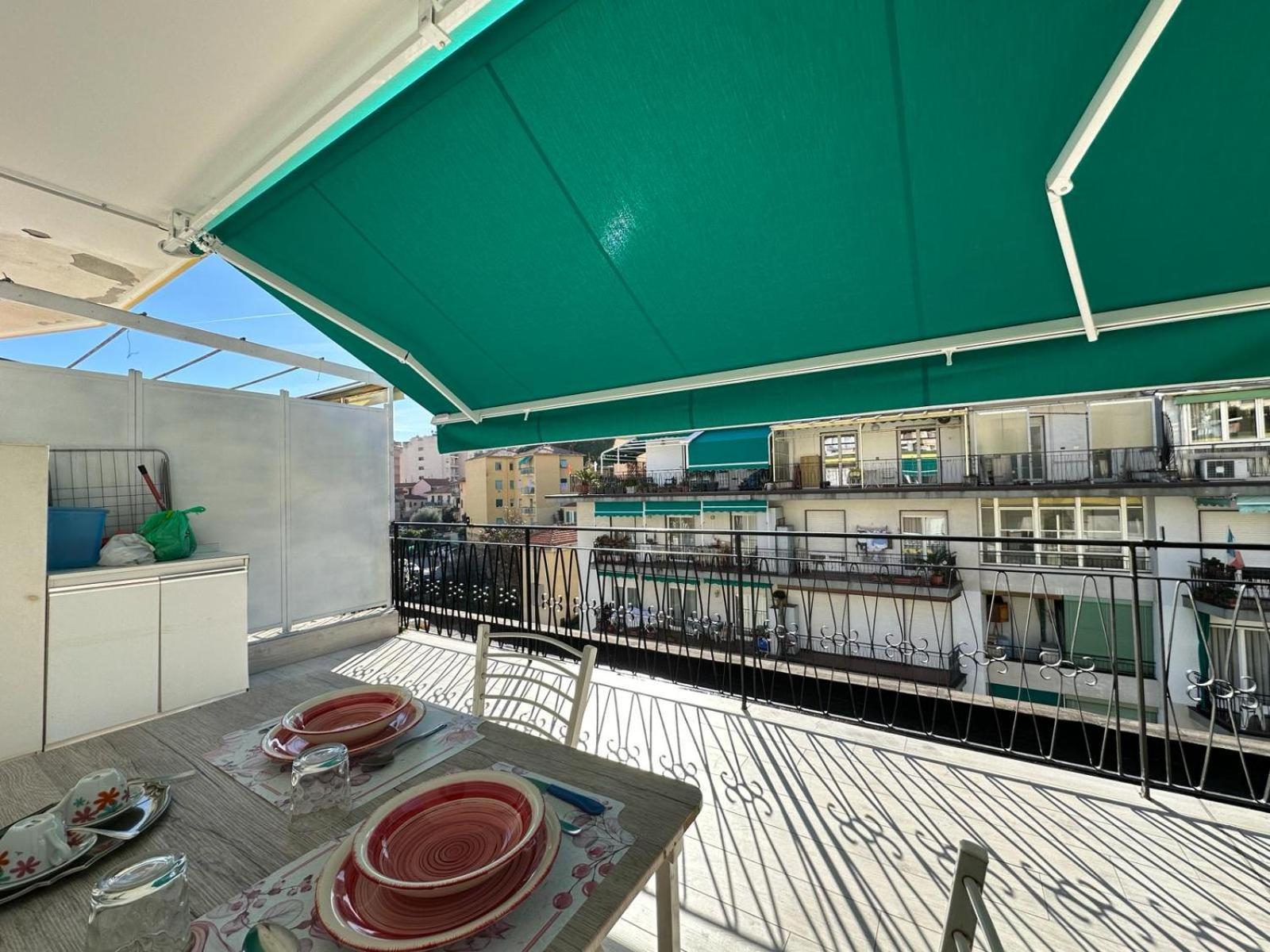 Wh - Un Posto Al Sole - Attico Monolocale Con Parcheggio Gratuito - 5 Minuti Dal Centro - Wifi Sanremo Exterior foto